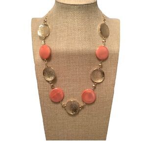 Gold tone necklace with peach stone NWOT
